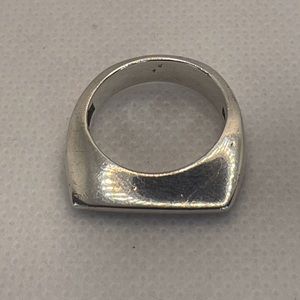 Unique ring